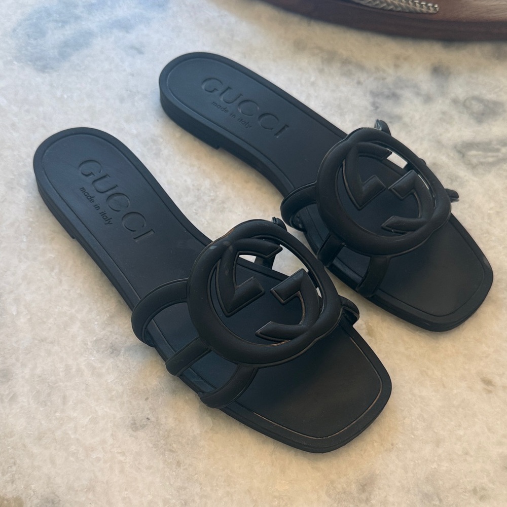 Gucci Women's Interlocking G slide sandal